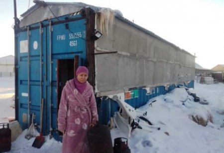 Астаналық кәсіпкер контейнерде тұрып жатқан көпбалалы отбасыға үй алып бермек