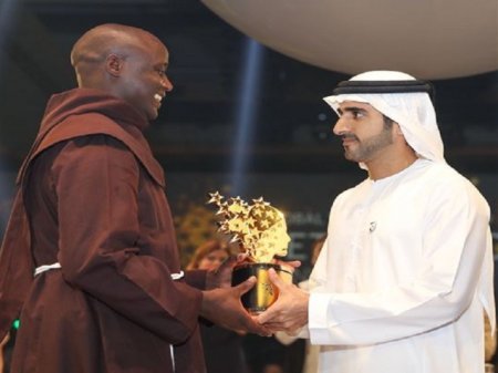 Дубайда "әлемдегі ең үздік ұстазға" 1 миллион доллар табысталды