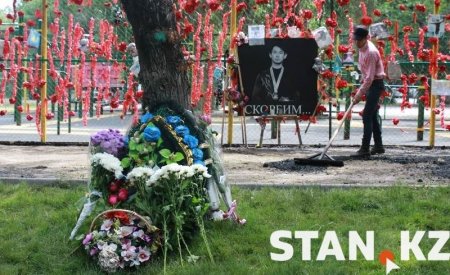 "Өте ұят": Алматыда Денис Тенге арналған мемориал неліктен ашылмай қалды