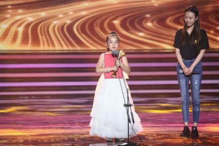 "Үздік жаңа актер": 8 жасар қазақстандық қыз Шанхайда өткен кинофестивальде марапатқа ие болды