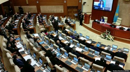 Парламенттік оппозиция: Сенат жаңа заң қабылдады