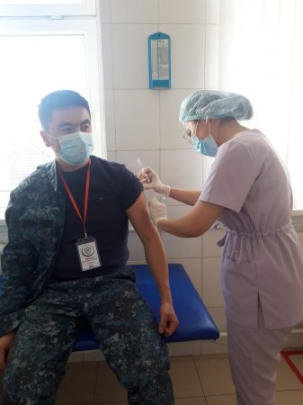 Қызылордада ҚАЖ қызметкерлері коронавирусқа қарсы вакцина салдырды