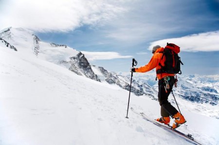 Эверест шыңына шықпақ болған екі альпинист қаза тапты
