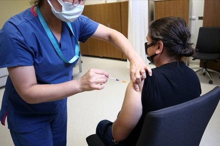 Түркияда тұрғындарға жалпы 30 млн-нан астам коронавирус вакцинасы егілді