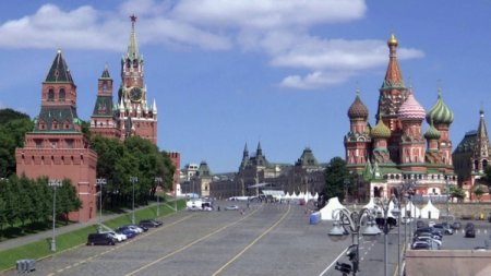 Ресей «Спутник V» вакцинасын жасөспірімдерге сынауды бастады