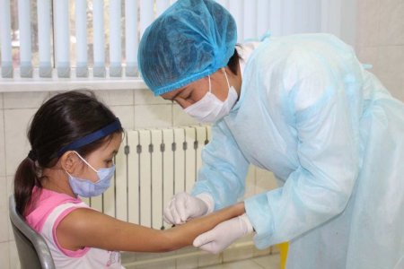 Қазақстанда балаларға міндетті вакциналау енгізіле ме: Министр жауап берді
