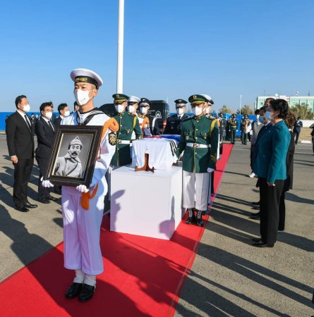 Корея делегациясы генерал Хон Бом Доның табытын туған еліне алып кетті