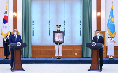 Президент Кореяның ұлттық батыры Хон Бом Доның құрметіне орай өткен рәсімге қатысты