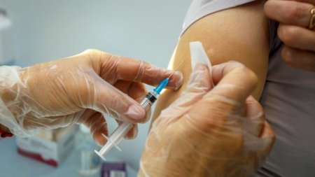 Онкологиялық науқастарға вакцина алуға бола ма?