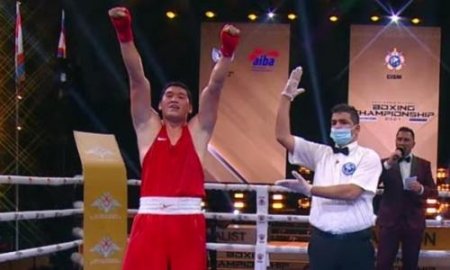Қазақстандық боксшы Ресей чемпионын жеңіп, үшінші алтынды жеңіп алды