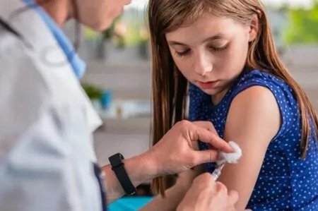 Финляндияда 12-17 жастағы балалар кронавирус вакцинасының ІІІ дозасымен егіледі