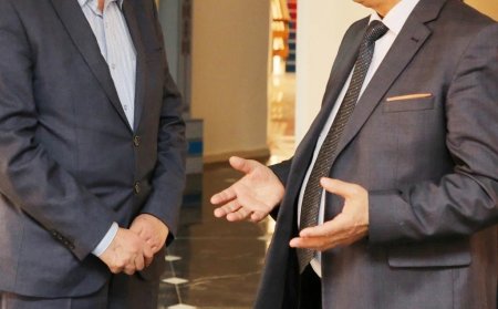 Әрбір мансап төменгі лауазымнан басталып, барлық басқару баспалдақтарынан өтуі тиіс