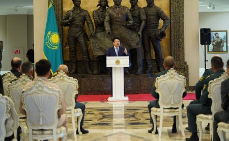 Отан қорғаушы күніне орай алғашқы әскери және технологиялық дайындық пәні мұғалімдері марапатталды