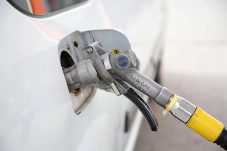 Финляндияда бензин бағасы рекордтық деңгейге дейін төмендеді