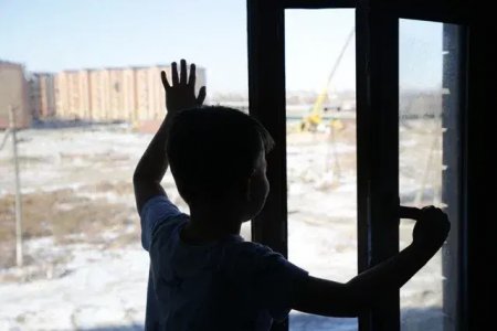 Қызылордада 7 бала терезеден құлап кеткен