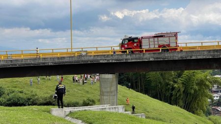 Колумбияда студенттер отырған автобус апатқа ұшырап, 11 адам қаза тапты