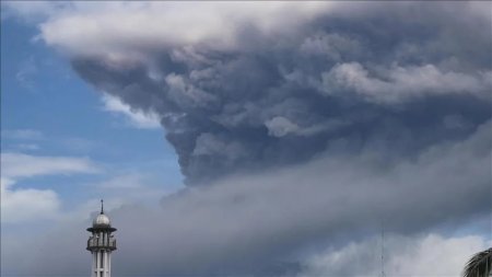 Индонезияда жанартау атқылауына байланысты халықаралық әуе рейстері тоқтады