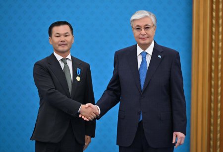 Нұрбек Әмиша «Ерен еңбегі үшін» медалімен наградталды