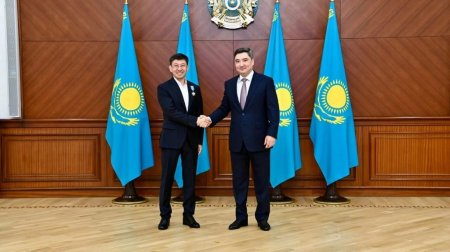 Премьер-министр Олжас Бектенов құрылыс саласының қызметкерлеріне Мемлекет басшысының атынан марапаттар табыс етті