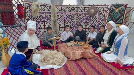 Даналық зереден, даралық Абайдан