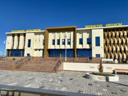 Жағалауда көрікті құрылыс қанат жайды