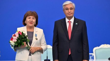 Президент бір топ ұстазға мемлекеттік наградалар табыстады