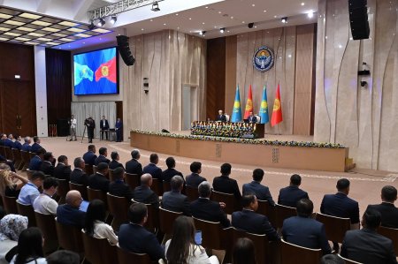 Қасым-Жомарт Тоқаев пен Садыр Жапаров баспасөз брифингін өткізді