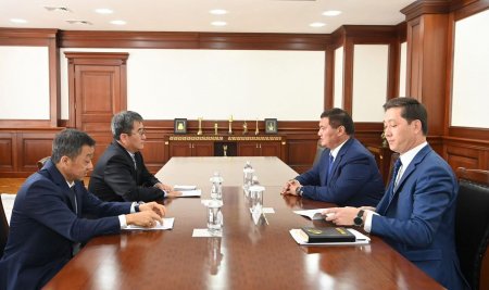 ОБЛЫС ӘКІМІ «ПЕТРО ҚАЗАҚСТАН ҚҰМКӨЛ РЕСОРСИЗ» КОМПАНИЯСЫНЫҢ БАСШЫСЫМЕН КЕЗДЕСТІ