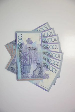 Айына 1 200 000 теңгеге дейін: Қазақстанда қандай мамандар ең көп жалақы алады?