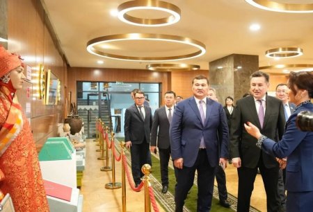 ӨСКЕМЕНДЕ «СЫР ӨҢІРІ – ТҮРКІ ӨРКЕНИЕТІНІҢ АЛТЫН БЕСІГІ» АТТЫ КӨРМЕ ӨТТІ