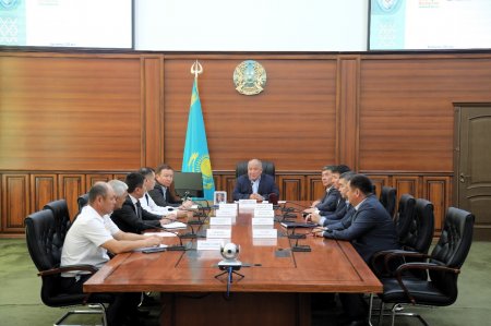 АУДАН ӘКІМІ ТЕМІР ЖОЛ ВОКЗАЛЫ ЖАНЫНДАҒЫ ҒИМАРАТ ИЕЛЕРІМЕН КЕЗДЕСТІ