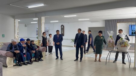 Облыс әкімінің орынбасары арнаулы әлеуметтік қызмет көрсету орталығына барды