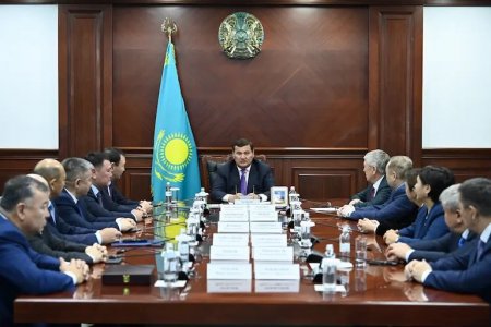 Облыс әкімі мәслихат төрағаларымен кездесті