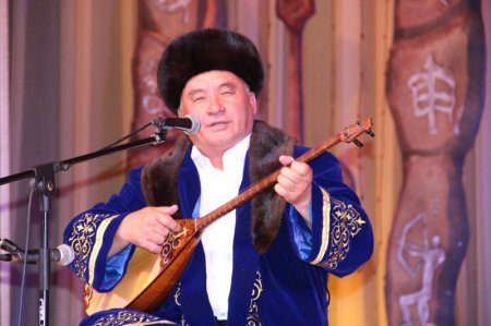 Жырау Алмас Алматов ІІІ дәрежелі "Барыс" орденімен наградталды