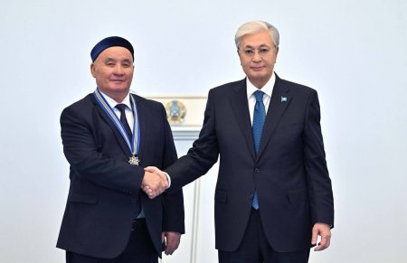 Республика күніне орай мемлекеттік наградалар тапсырылды