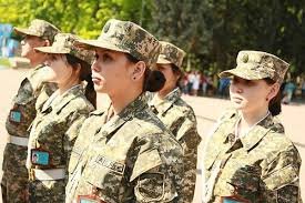 Швейцарияда әйелдерді де әскери борышын өтеуге міндеттеу ұсынылды