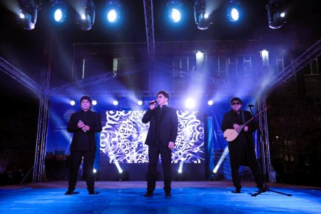 ҚАЛА КЕШІ ӘСЕРЛІ ӘУЕНДЕРМЕН КӨМКЕРІЛДІ