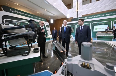 Мемлекет басшысы ауыл шаруашылығындағы цифрлық шешімдер көрмесін аралап көрді