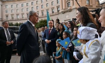 Президент Қасым-Жомарт Тоқаевты АҚШ-та оқитын қазақ студенттері қарсы алды