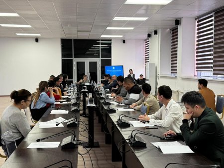 «ИНТЕРНЕТ АЛАЯҚТЫҚ: ҚАЗІРГІ ТАҢДАҒЫ ҚАУІПТІ ҚЫЛМЫС» ТАҚЫРЫБЫНДА ДӨҢГЕЛЕК ҮСТЕЛ ӨТТІ