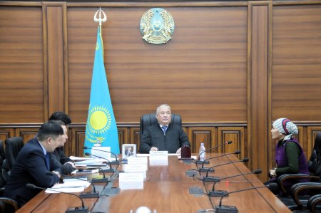 АУДАН ӘКІМІ ТҰРҒЫНДАРДЫҢ ТАЛАП-ТІЛЕГІН ТЫҢДАДЫ