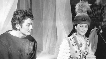 Ақиқат пен аңыздың айнасы