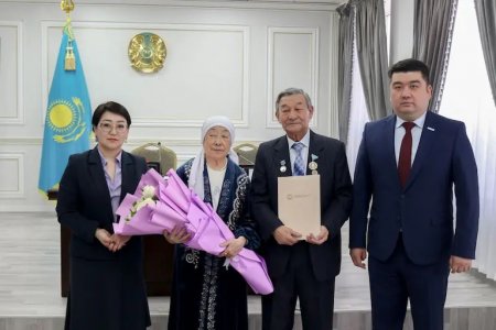 Ардагер ғалымға құрмет көсетілді