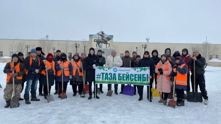 Жалаңтөс Баһадүр аллеясы қардан тазартылды