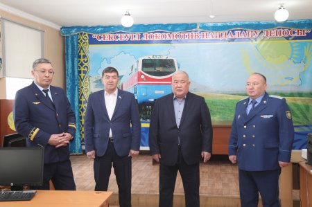 Аудан әкімі Сексеуіл кентінде теміржолшылармен кездесті