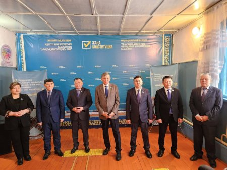 Алмалы тұрғындарын Ата Заң жобасын қолдауға шақырды