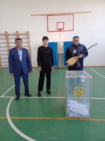 ЖАС САЙЛАУШЫҒА ДОМБЫРА СЫЙЛАНДЫ