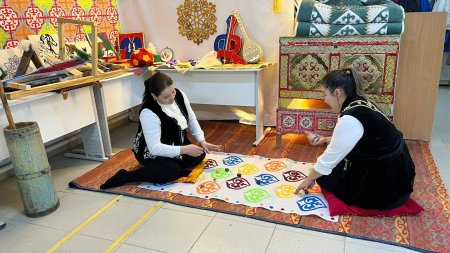 Референдум учаскесінде түрлі ұлттық ойындар ұйымдастырылды