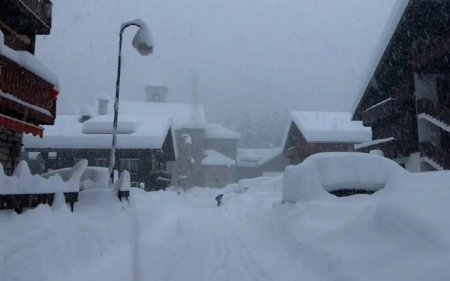 Италиядағы таулы курорт қардың астында қалды