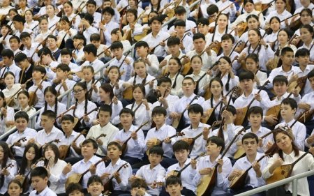 Жарты миллион қазақстандық бала бір мезгілде көпшілікке танымал күйлерді орындады